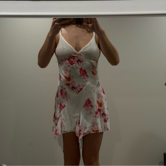 Dresses & Skirts - Floral Lace Trim dress